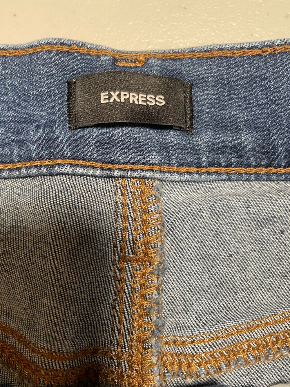 Express Skinny Mid Rise Jeans. Size 6S - Picture 3 of 10